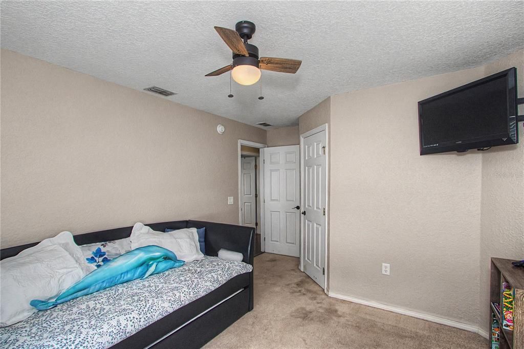 En Venta: $429,950 (4 camas, 2 baños, 2078 Pies cuadrados)