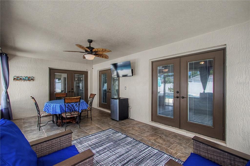 En Venta: $429,950 (4 camas, 2 baños, 2078 Pies cuadrados)