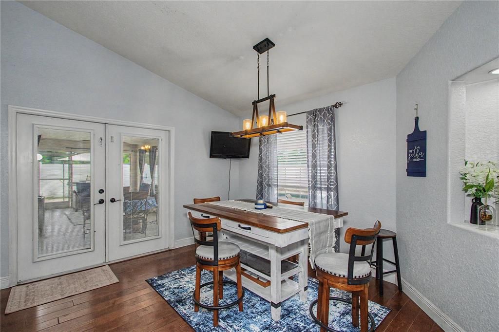 En Venta: $429,950 (4 camas, 2 baños, 2078 Pies cuadrados)