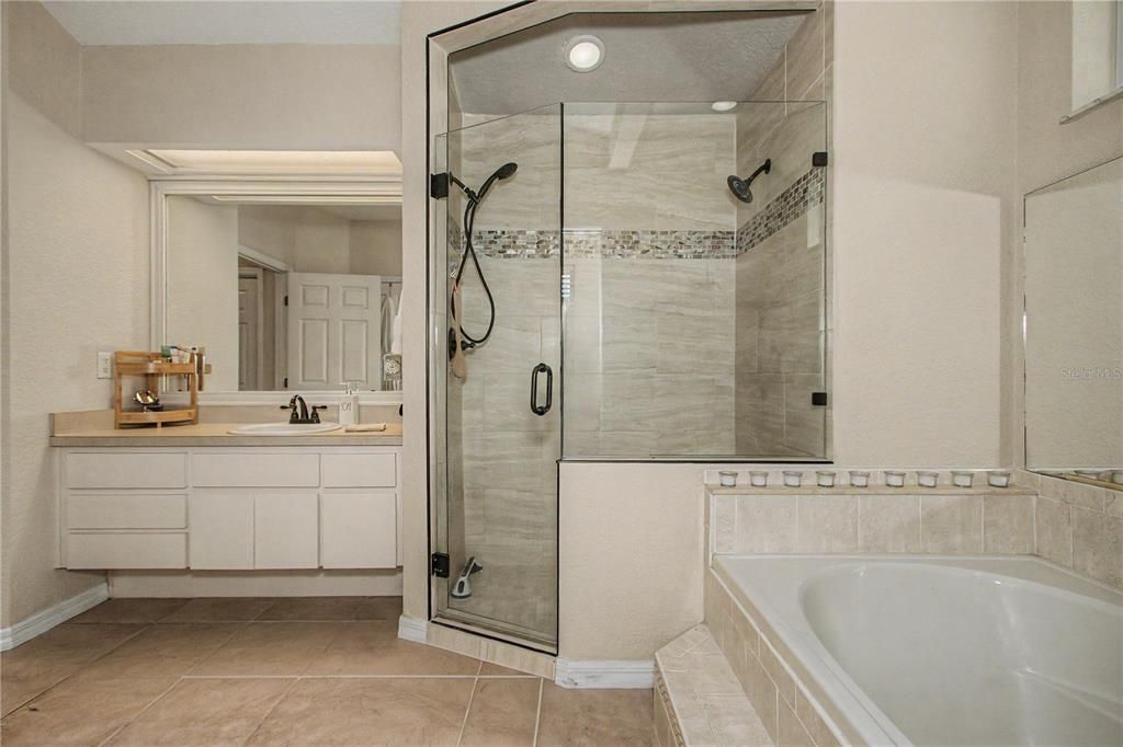 En Venta: $429,950 (4 camas, 2 baños, 2078 Pies cuadrados)