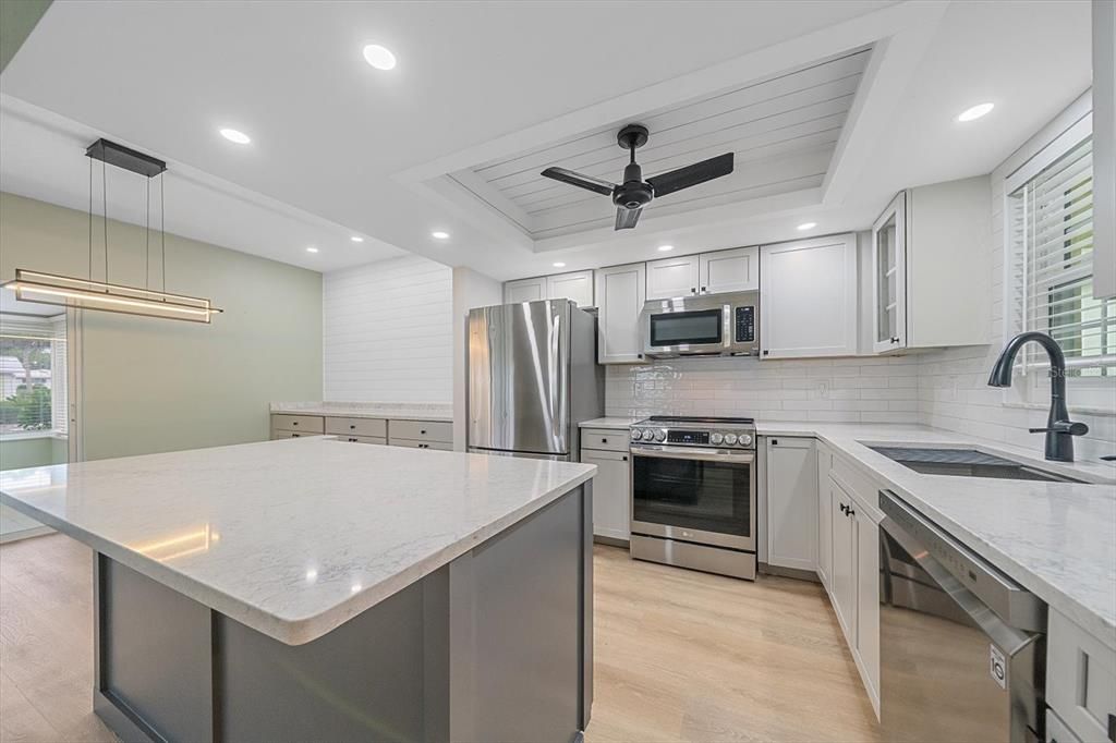 For Rent: $2,250 (2 beds, 2 baths, 1155 Square Feet)