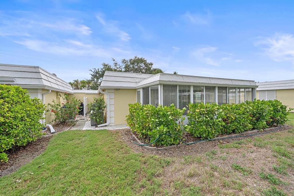 For Rent: $2,250 (2 beds, 2 baths, 1155 Square Feet)