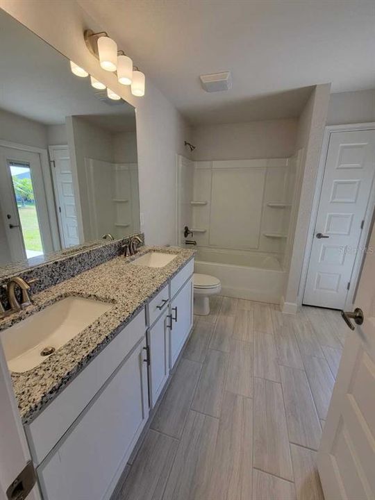 En Venta: $409,550 (4 camas, 2 baños, 2330 Pies cuadrados)