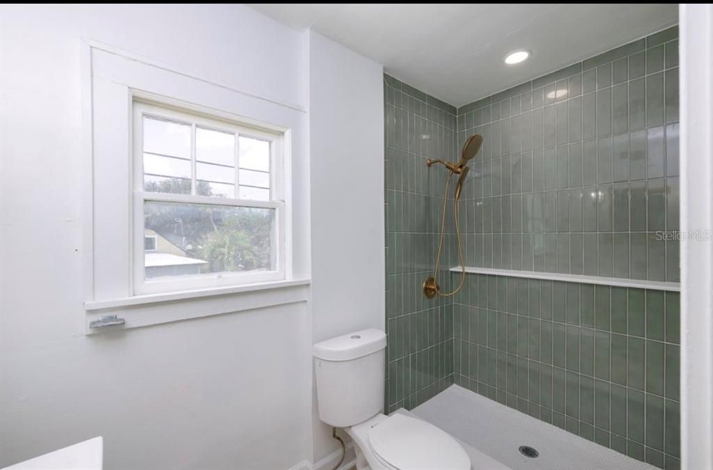 В аренду: $2,525 (2 спален, 1 ванн, 700 Квадратных фут)