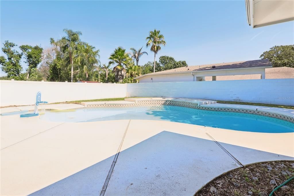 For Sale: $510,000 (4 beds, 2 baths, 1751 Square Feet)