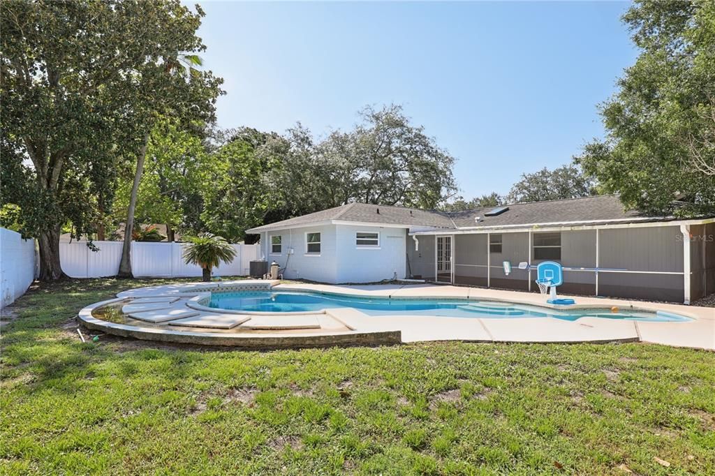 For Sale: $510,000 (4 beds, 2 baths, 1751 Square Feet)