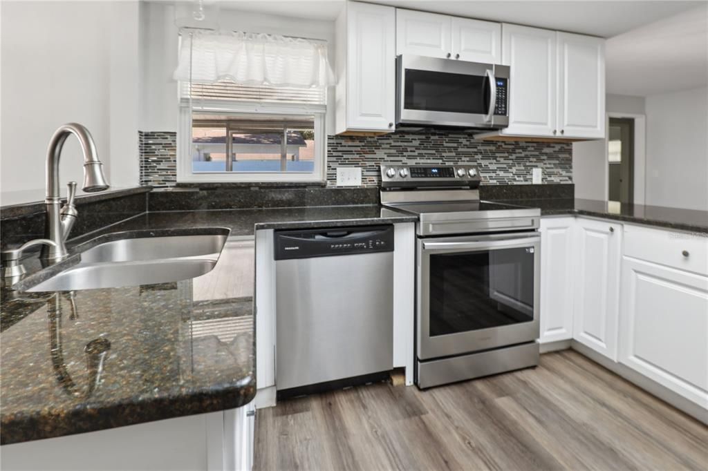 For Sale: $510,000 (4 beds, 2 baths, 1751 Square Feet)