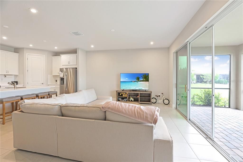 For Rent: $3,350 (4 beds, 3 baths, 1996 Square Feet)
