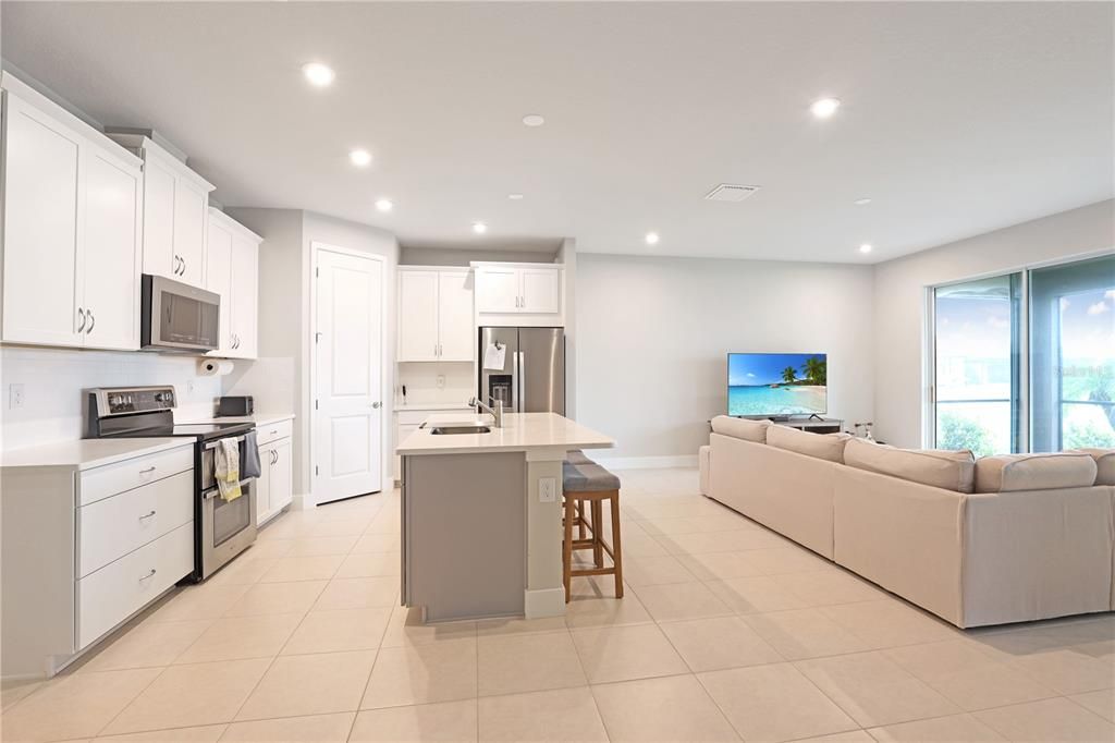 For Rent: $3,350 (4 beds, 3 baths, 1996 Square Feet)