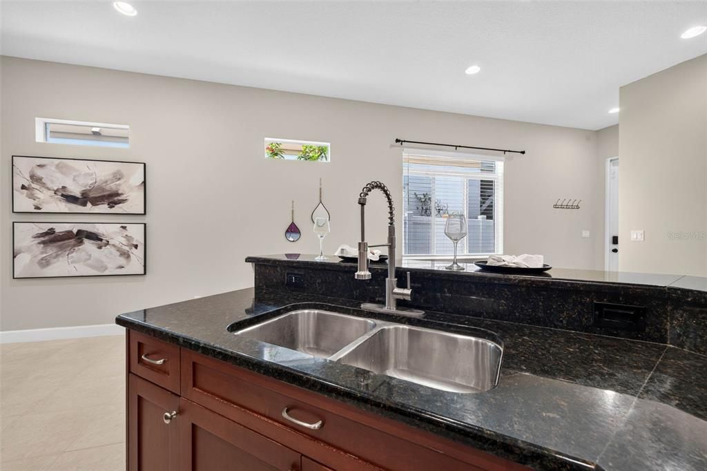 待售: $795,000 (3 贝兹, 2 浴室, 2058 平方英尺)