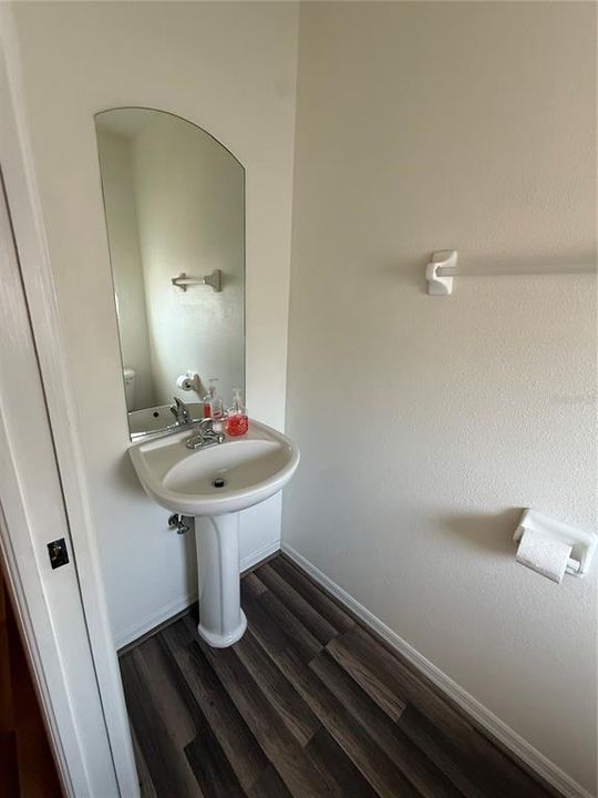 For Rent: $1,950 (2 beds, 1 baths, 1216 Square Feet)