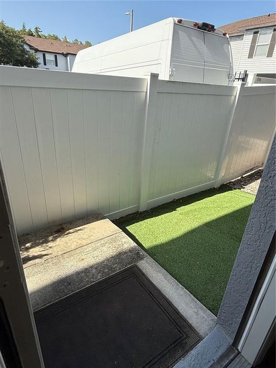 For Rent: $1,950 (2 beds, 1 baths, 1216 Square Feet)