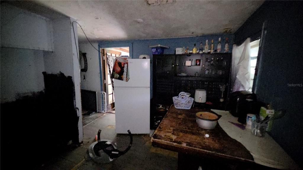 На продажу: $84,900 (2 спален, 1 ванн, 1064 Квадратных фут)