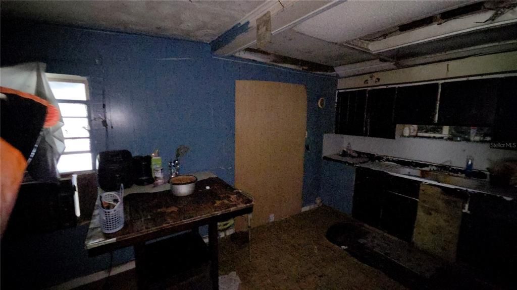 На продажу: $84,900 (2 спален, 1 ванн, 1064 Квадратных фут)