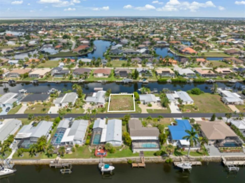 En Venta: $169,900 (0.18 acres)