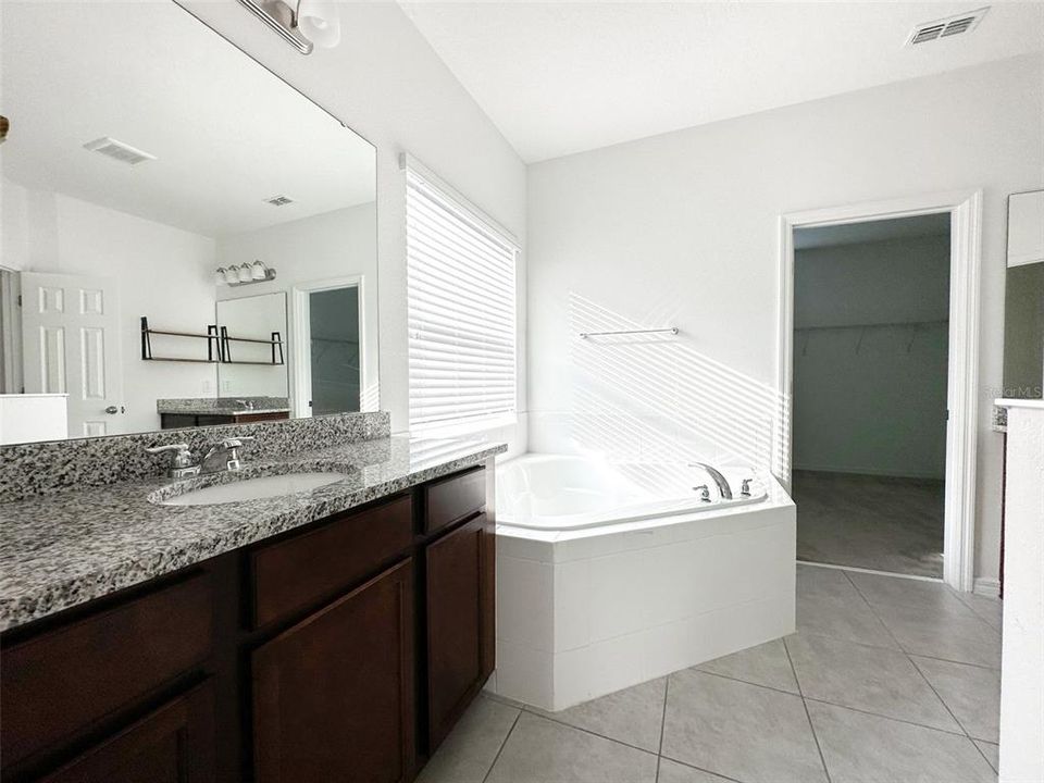 For Rent: $4,200 (6 beds, 4 baths, 4194 Square Feet)
