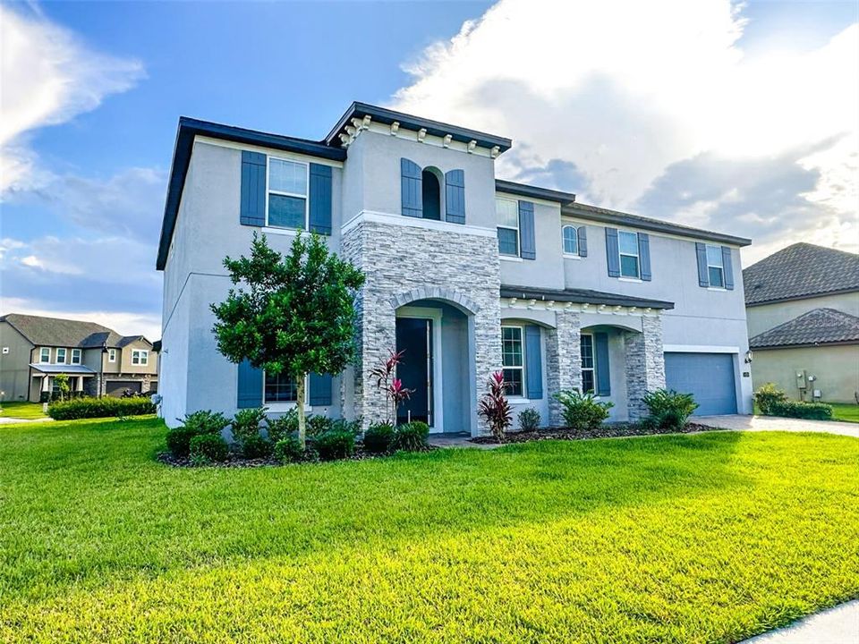 For Rent: $4,200 (6 beds, 4 baths, 4194 Square Feet)