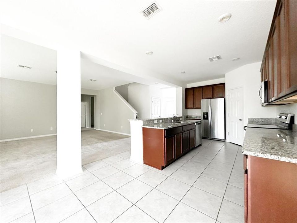 For Rent: $4,200 (6 beds, 4 baths, 4194 Square Feet)
