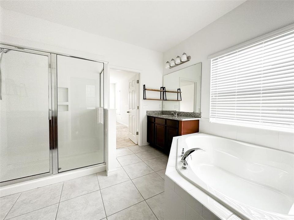 For Rent: $4,200 (6 beds, 4 baths, 4194 Square Feet)