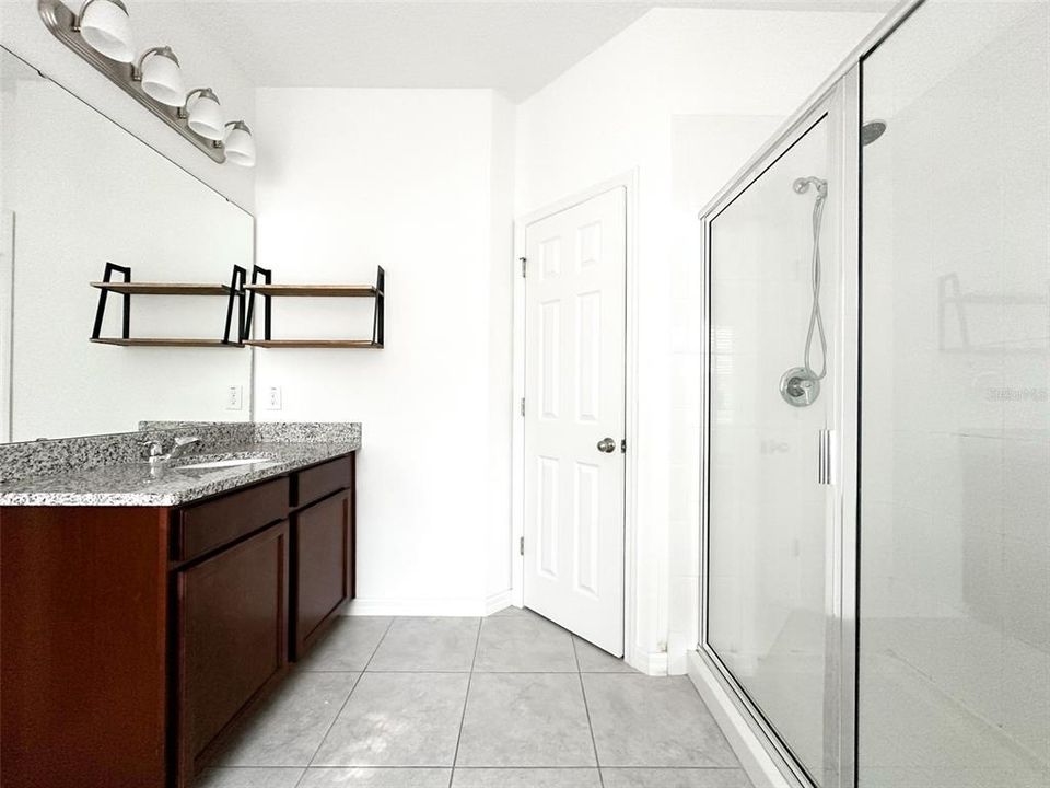 For Rent: $4,200 (6 beds, 4 baths, 4194 Square Feet)