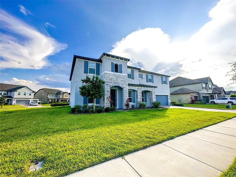 For Rent: $4,200 (6 beds, 4 baths, 4194 Square Feet)