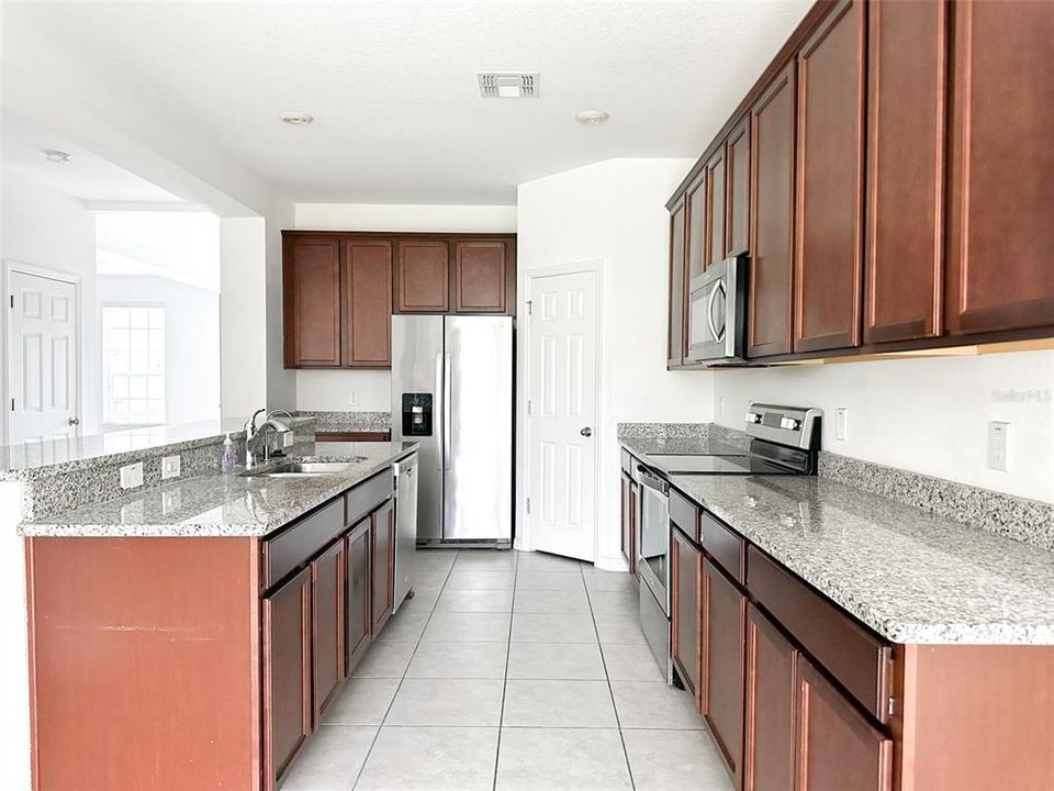 For Rent: $4,200 (6 beds, 4 baths, 4194 Square Feet)
