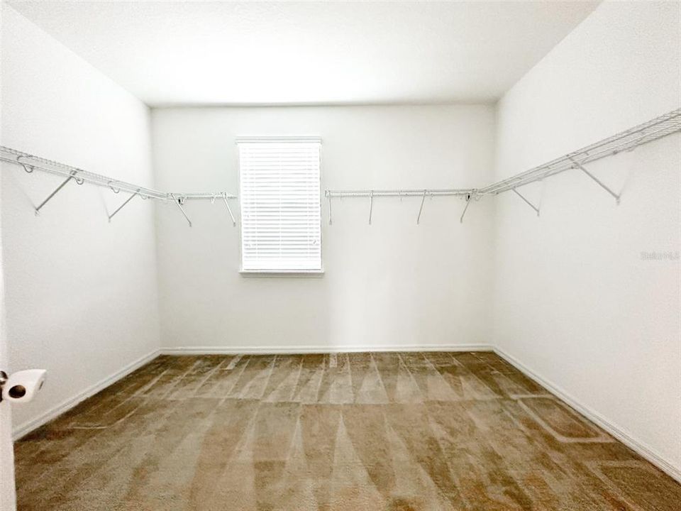 For Rent: $4,200 (6 beds, 4 baths, 4194 Square Feet)
