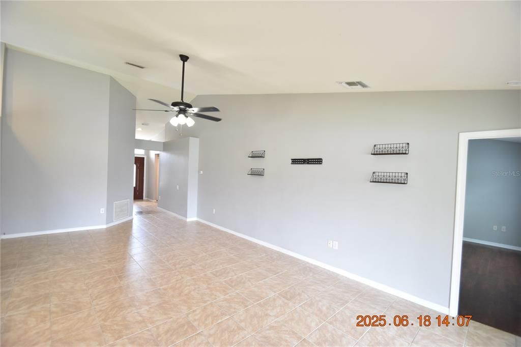 En Renta: $2,450 (3 camas, 2 baños, 1505 Pies cuadrados)