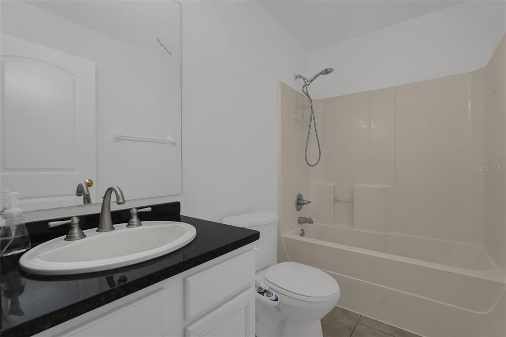 Activo con contrato: $249,900 (3 camas, 2 baños, 1633 Pies cuadrados)