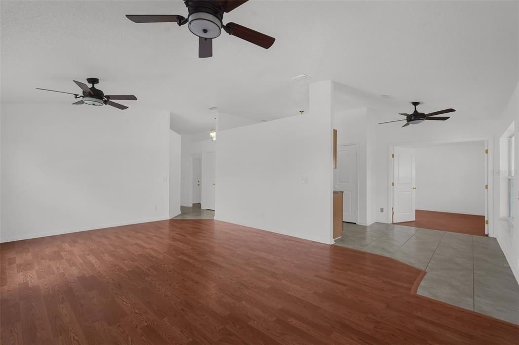 Activo con contrato: $249,900 (3 camas, 2 baños, 1633 Pies cuadrados)