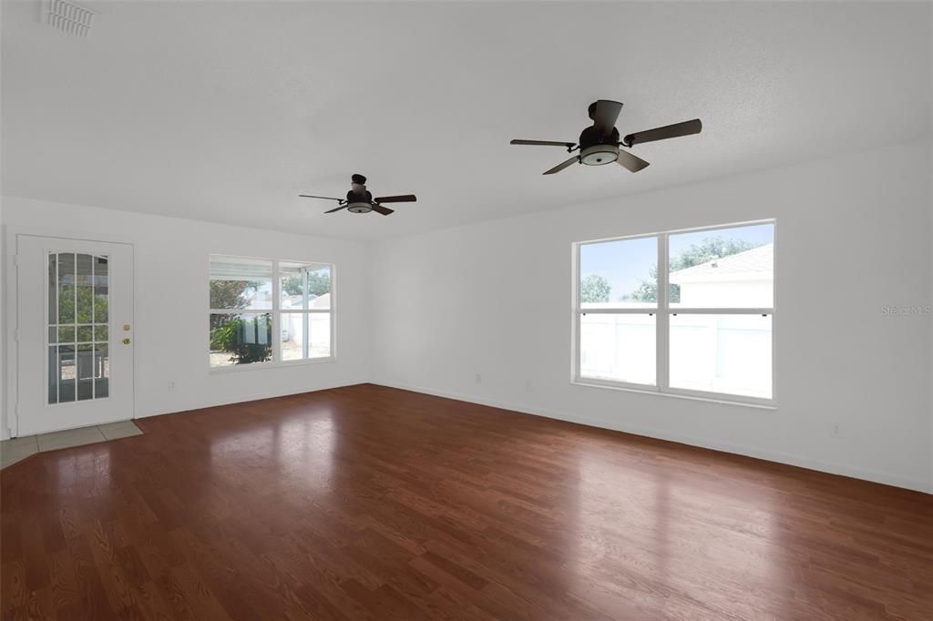 Activo con contrato: $249,900 (3 camas, 2 baños, 1633 Pies cuadrados)
