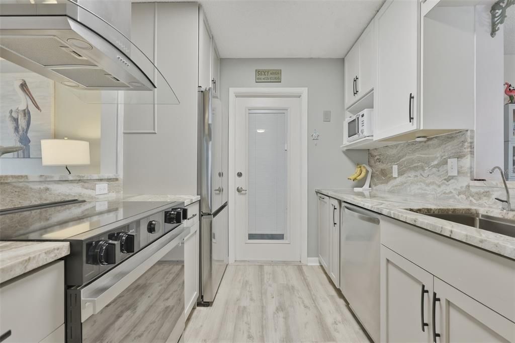 На продажу: $265,000 (2 спален, 2 ванн, 1123 Квадратных фут)