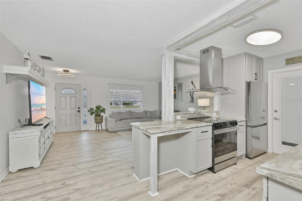 На продажу: $265,000 (2 спален, 2 ванн, 1123 Квадратных фут)