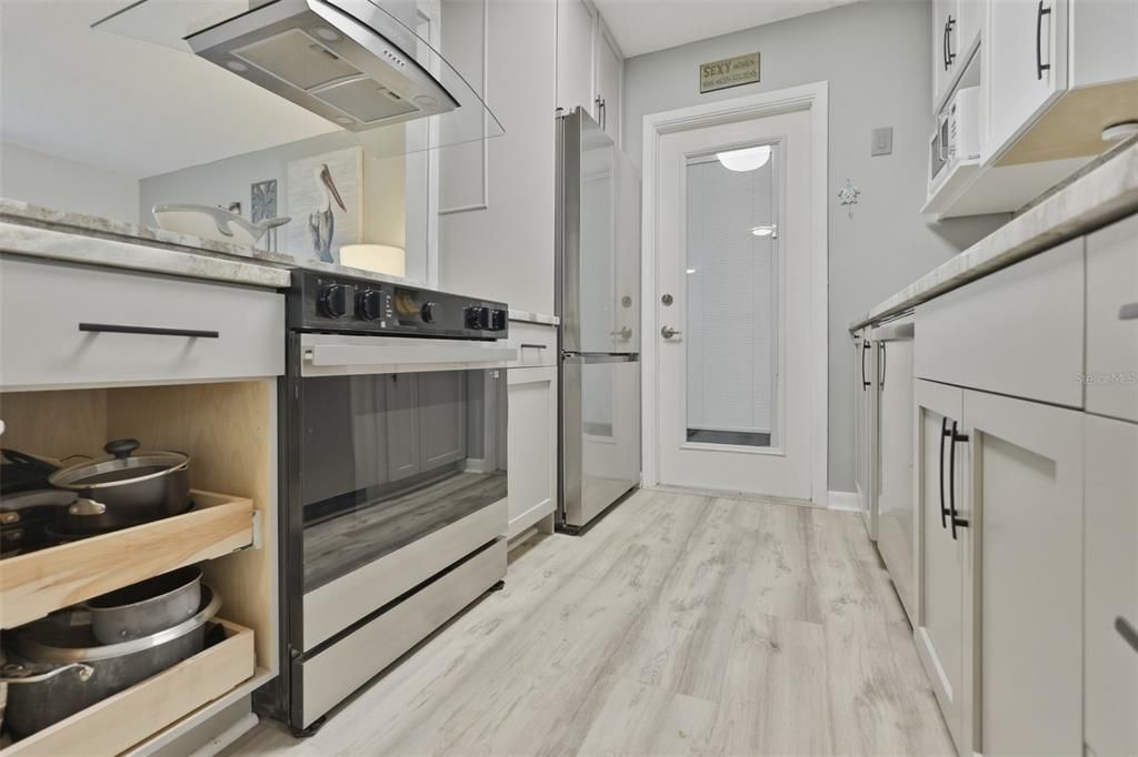 На продажу: $265,000 (2 спален, 2 ванн, 1123 Квадратных фут)