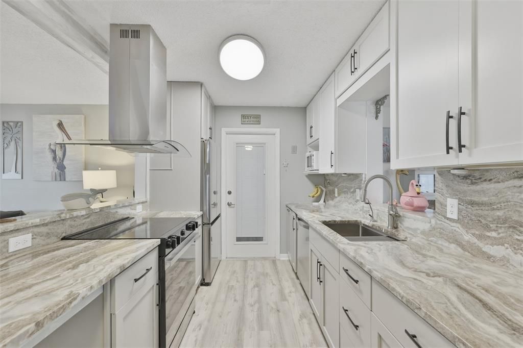 На продажу: $265,000 (2 спален, 2 ванн, 1123 Квадратных фут)