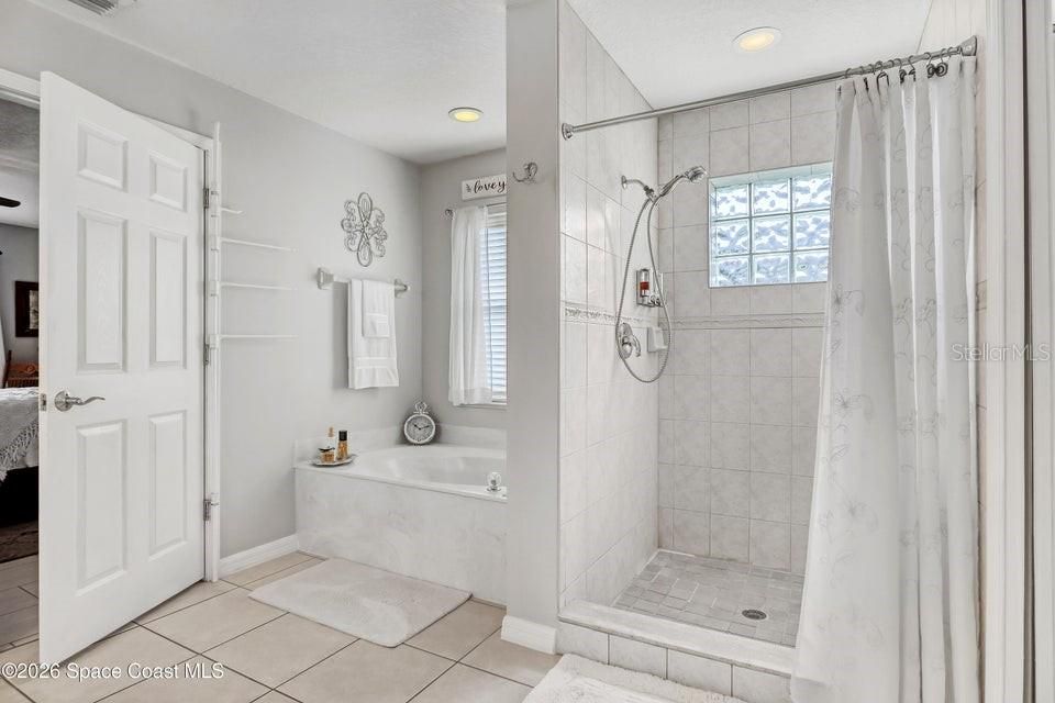 For Sale: $374,900 (3 beds, 2 baths, 1644 Square Feet)