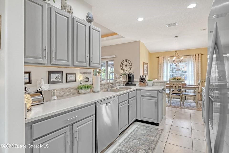 For Sale: $374,900 (3 beds, 2 baths, 1644 Square Feet)