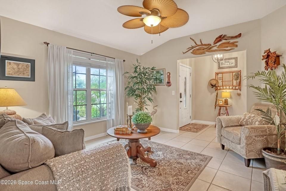 For Sale: $374,900 (3 beds, 2 baths, 1644 Square Feet)
