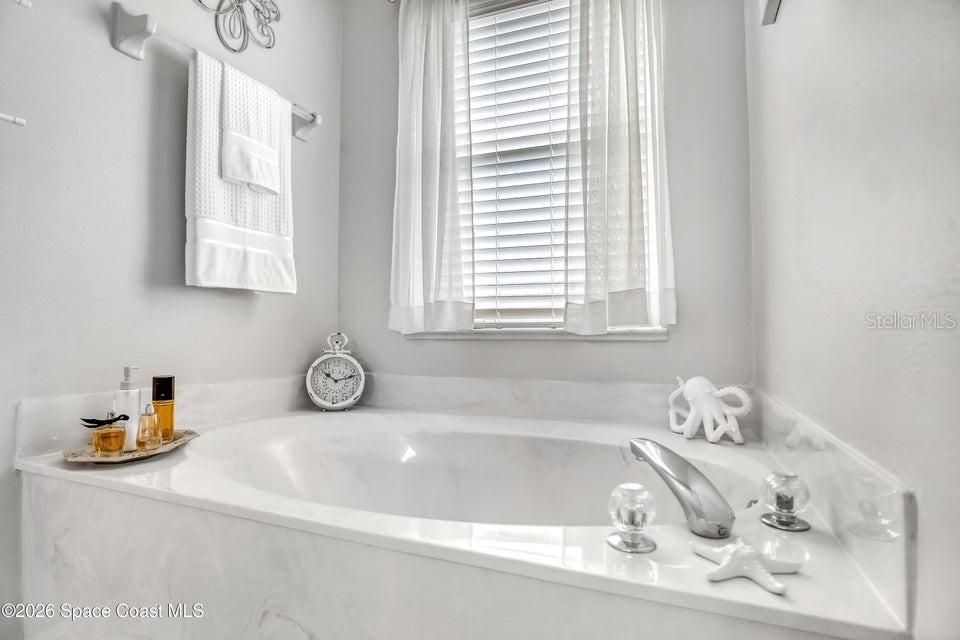 For Sale: $374,900 (3 beds, 2 baths, 1644 Square Feet)