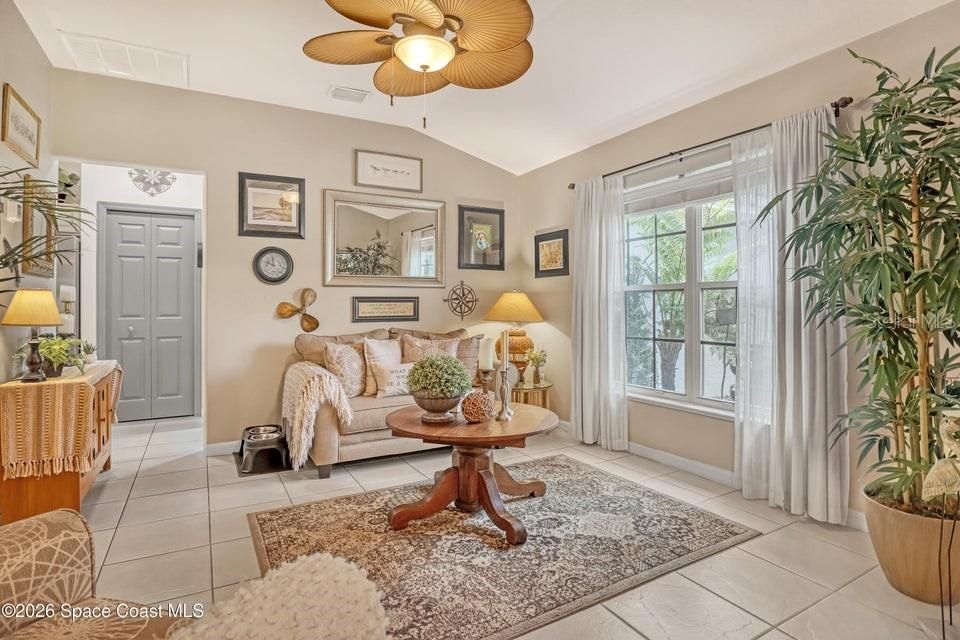 For Sale: $374,900 (3 beds, 2 baths, 1644 Square Feet)