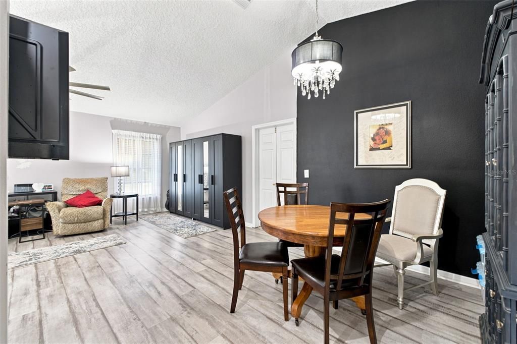 En Venta: $699,000 (5 camas, 3 baños, 3129 Pies cuadrados)