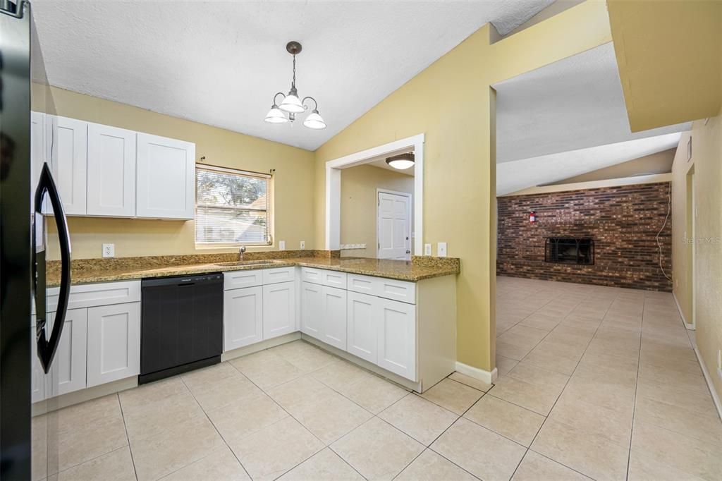 For Rent: $2,395 (3 beds, 2 baths, 1443 Square Feet)