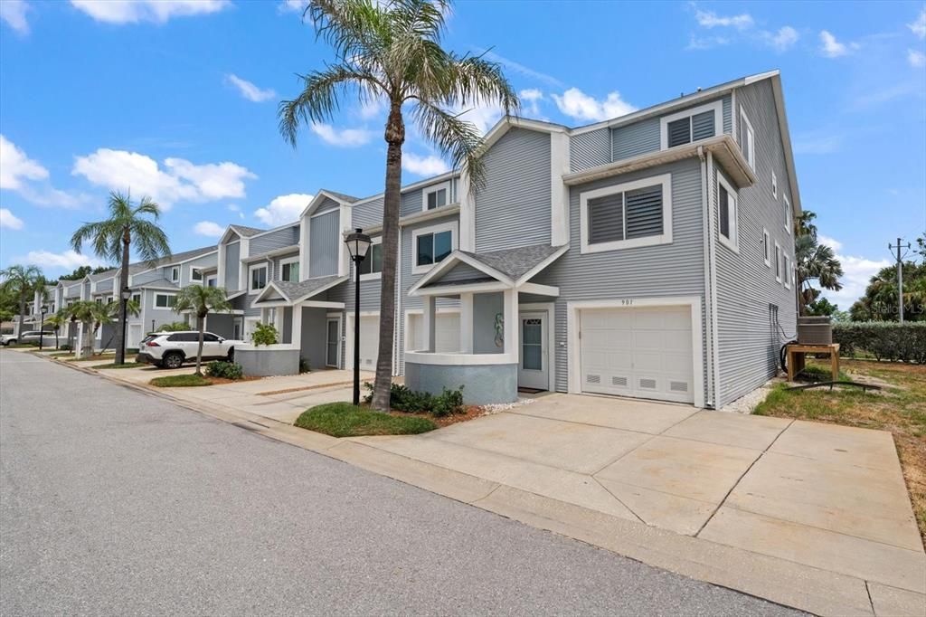 Active With Contract: $649,000 (3 beds, 3 baths, 1616 Square Feet)
