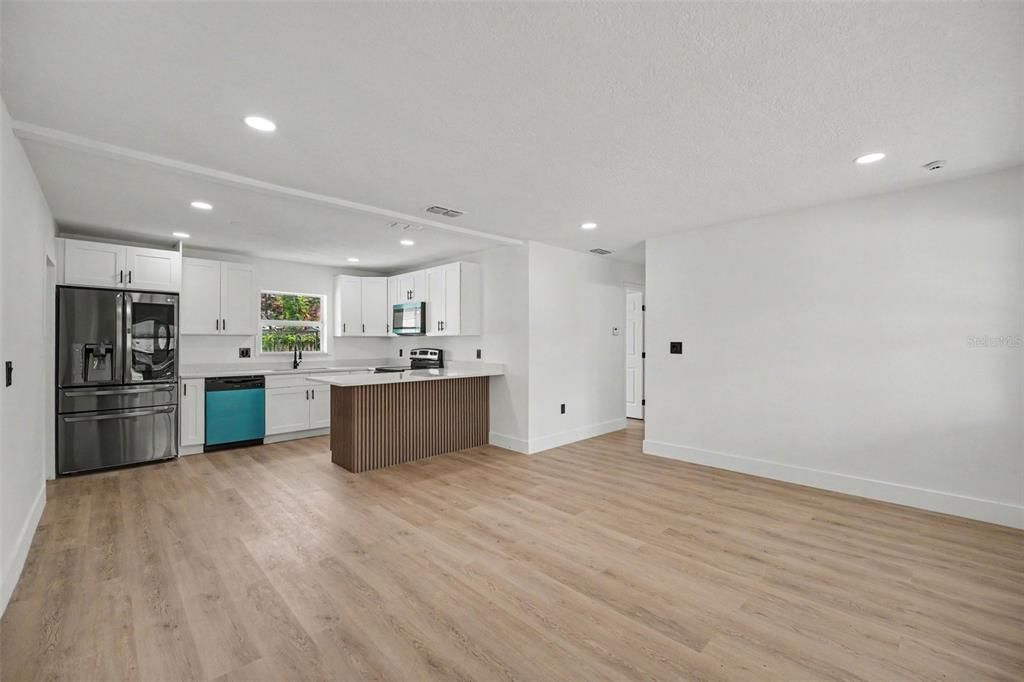 For Sale: $439,900 (4 beds, 3 baths, 1672 Square Feet)