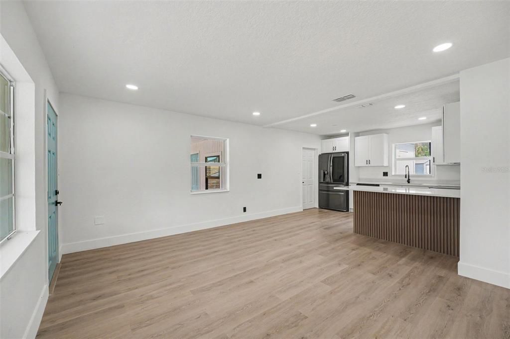 For Sale: $439,900 (4 beds, 3 baths, 1672 Square Feet)