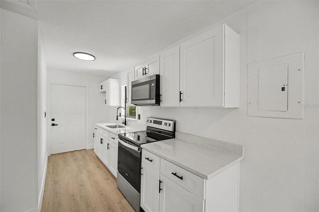 For Sale: $439,900 (4 beds, 3 baths, 1672 Square Feet)