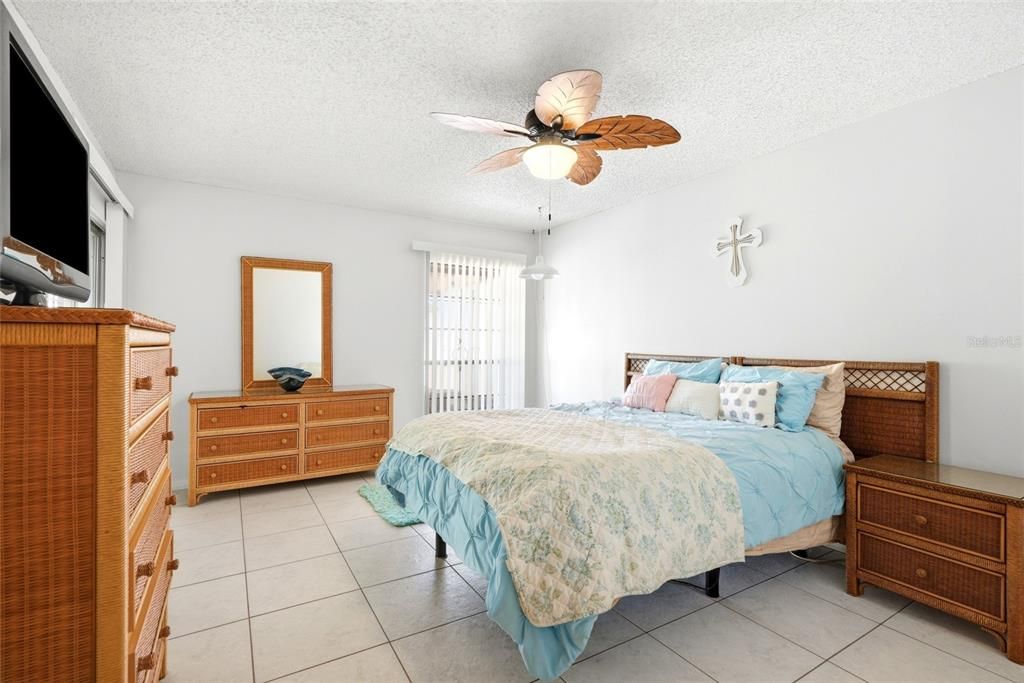 待售: $210,000 (3 贝兹, 2 浴室, 1460 平方英尺)