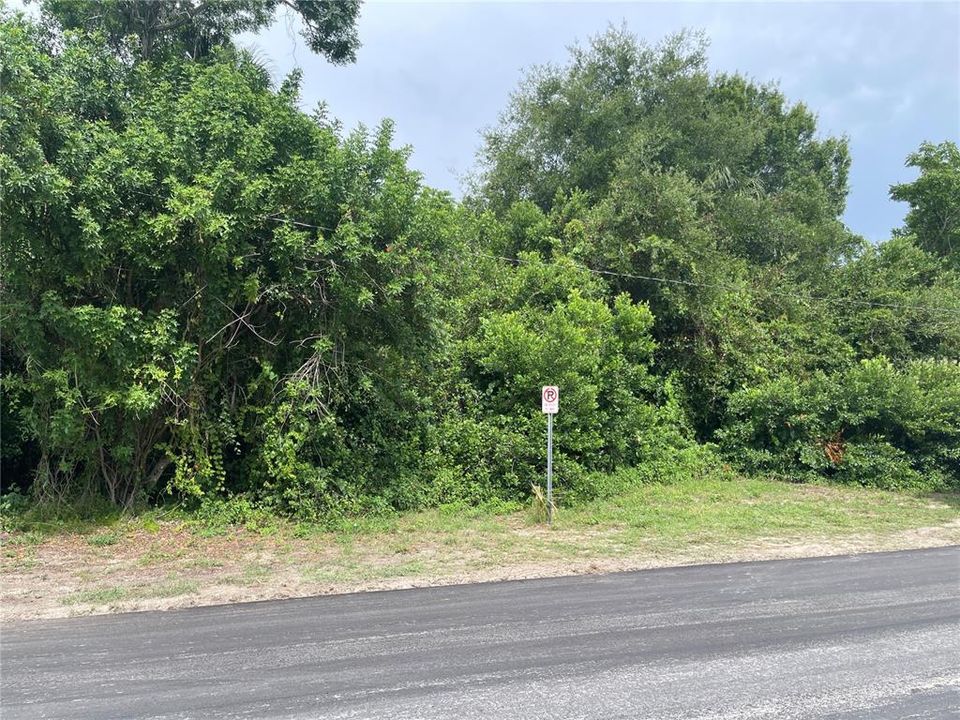 待售: $109,900 (2.61 acres)