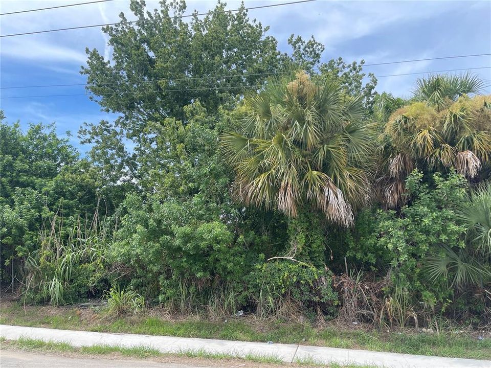 待售: $109,900 (2.61 acres)
