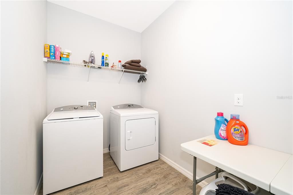 En Venta: $439,000 (3 camas, 2 baños, 1969 Pies cuadrados)